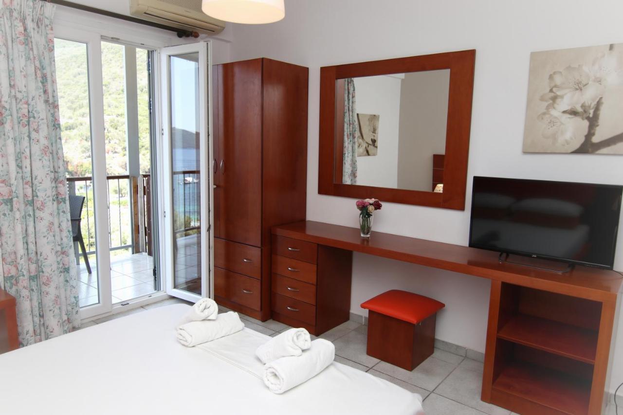 Poros Beach Studios Extérieur photo