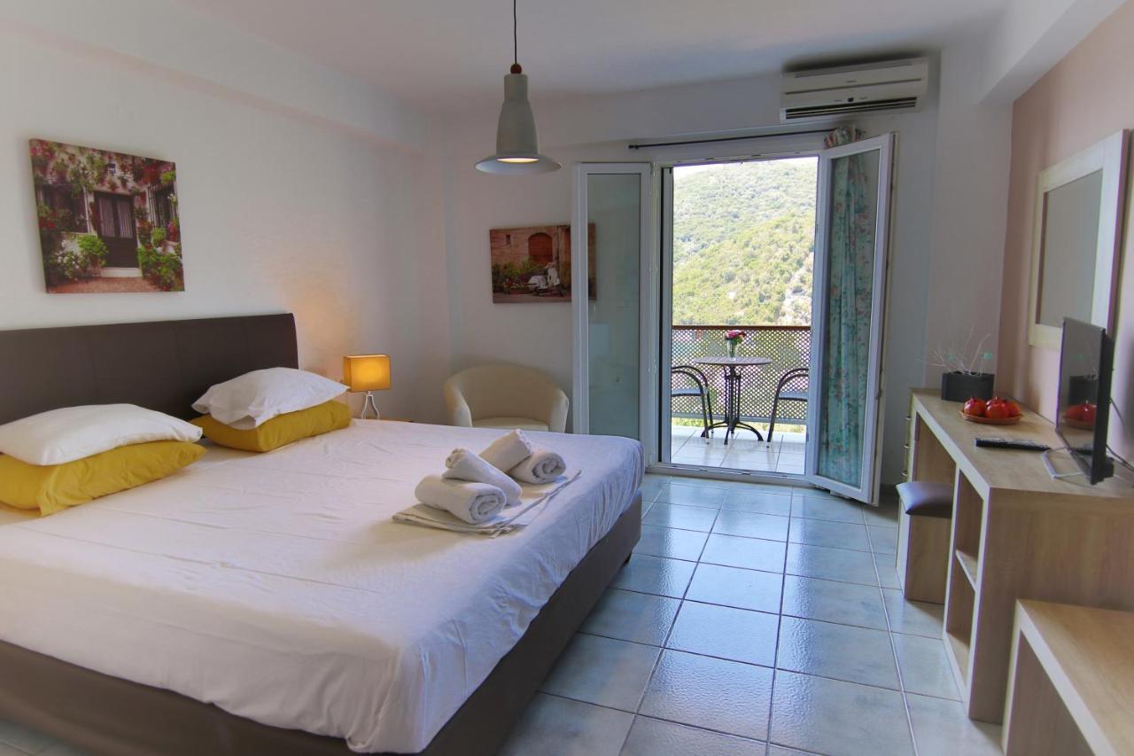 Poros Beach Studios Extérieur photo