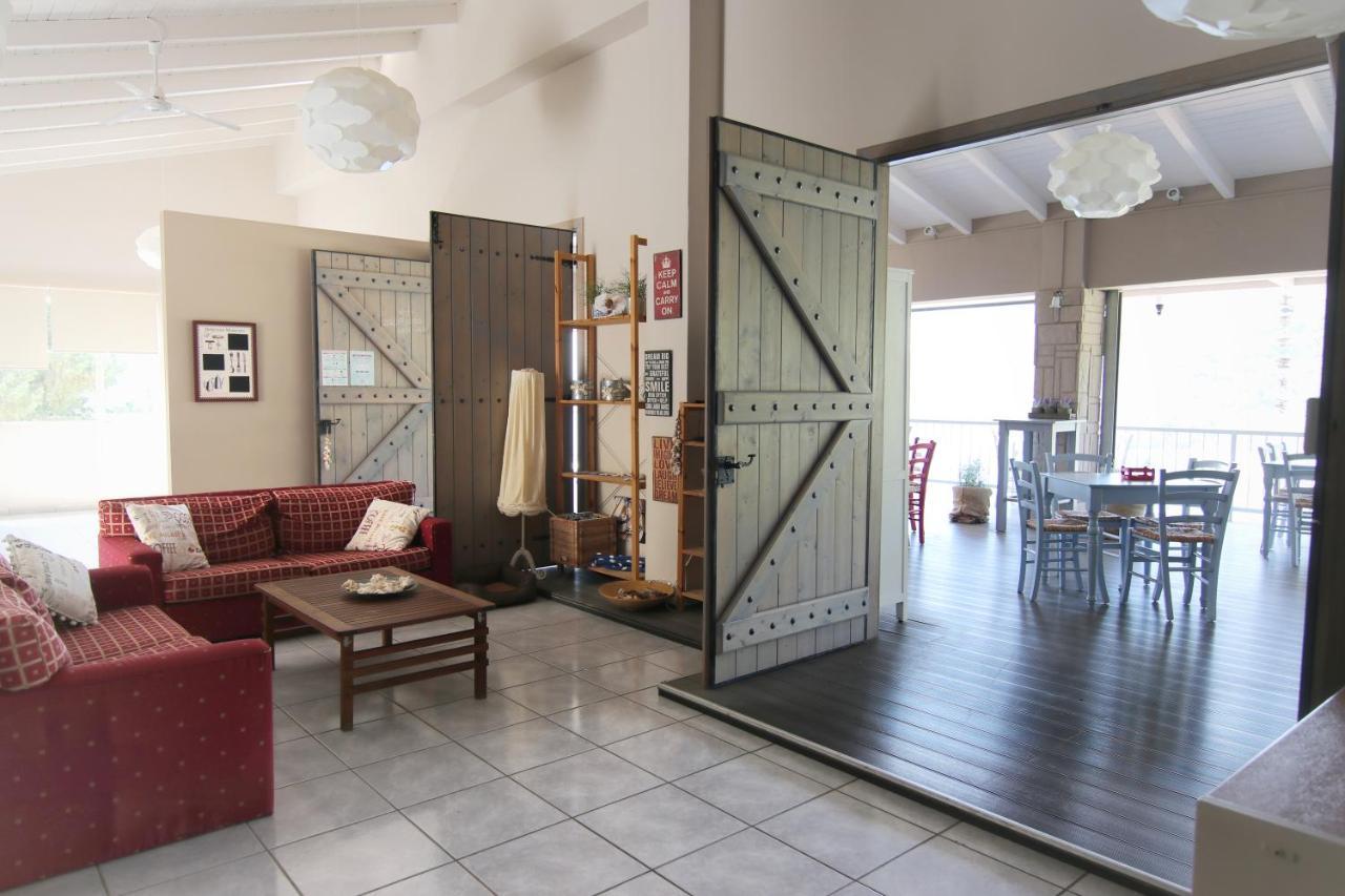 Poros Beach Studios Extérieur photo