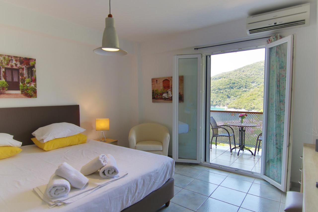 Poros Beach Studios Extérieur photo