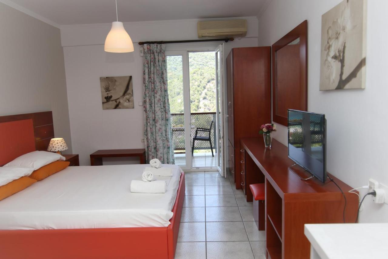 Poros Beach Studios Extérieur photo
