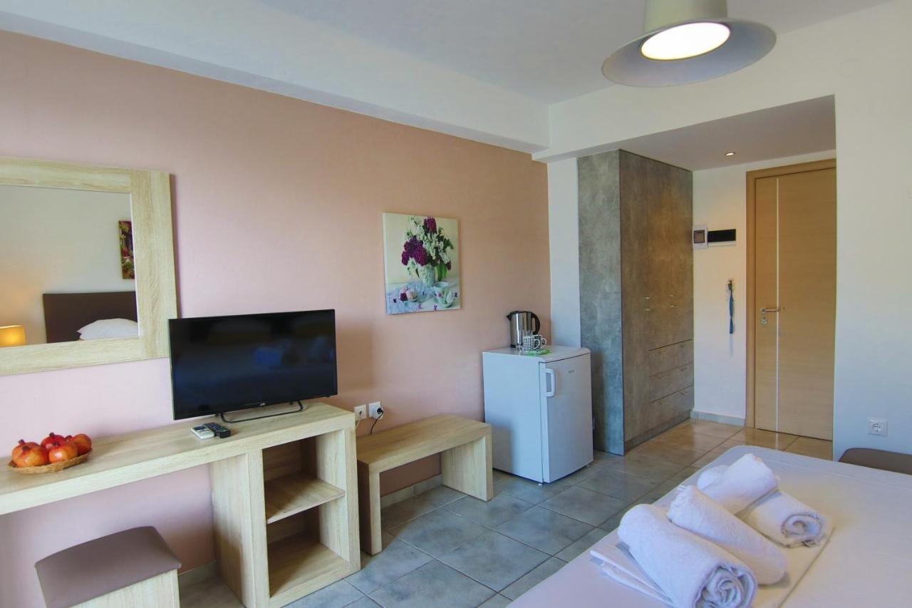 Poros Beach Studios Extérieur photo