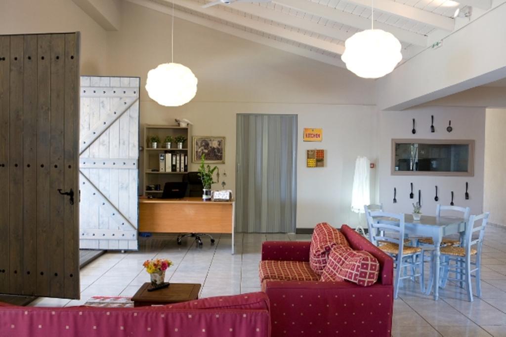 Poros Beach Studios Extérieur photo