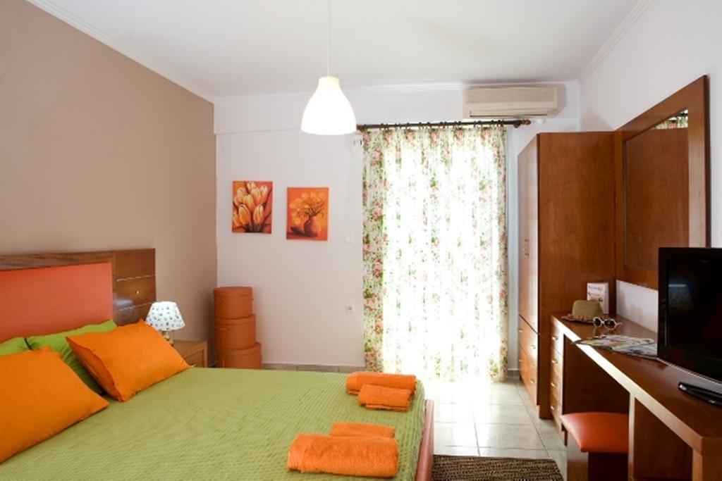 Poros Beach Studios Extérieur photo