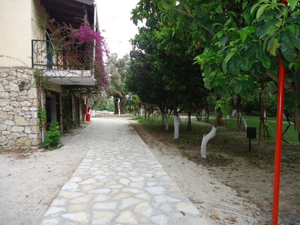 Poros Beach Studios Extérieur photo