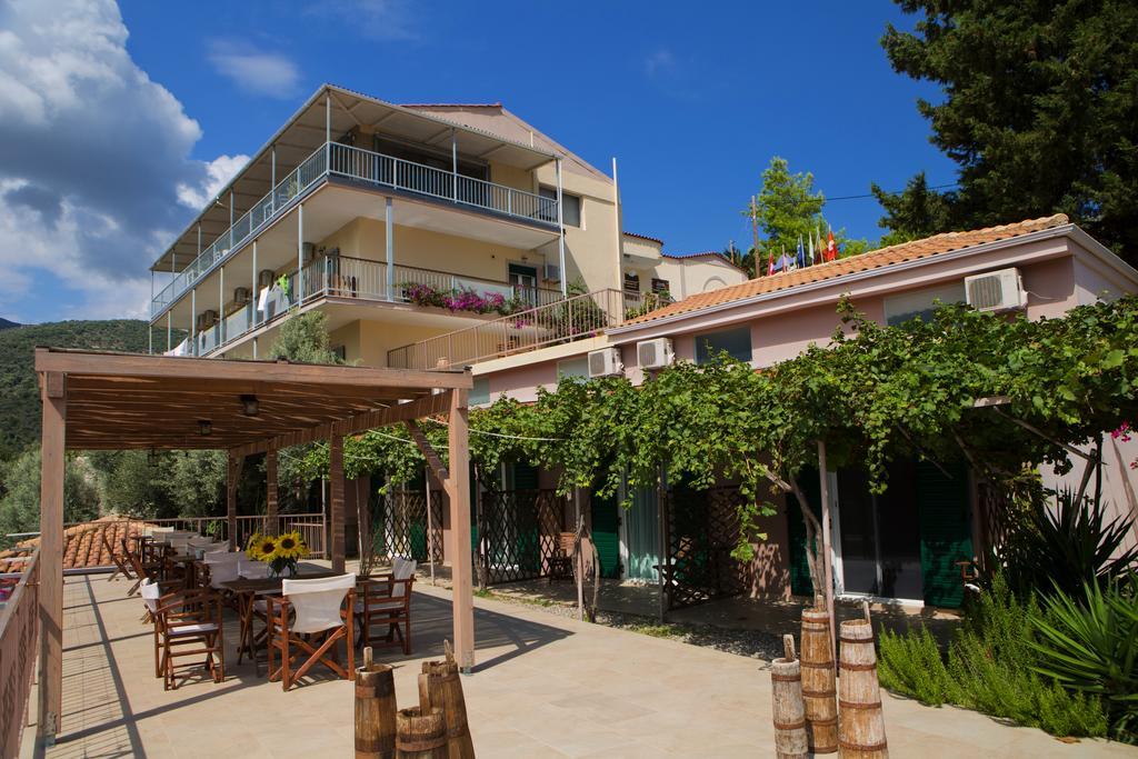 Poros Beach Studios Extérieur photo